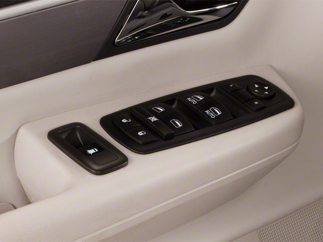 2012 Volkswagen Routan SEL