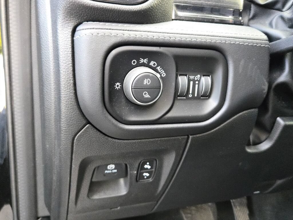 2022 RAM 1500 Limited Crew Cab 4x4 5'7" Box