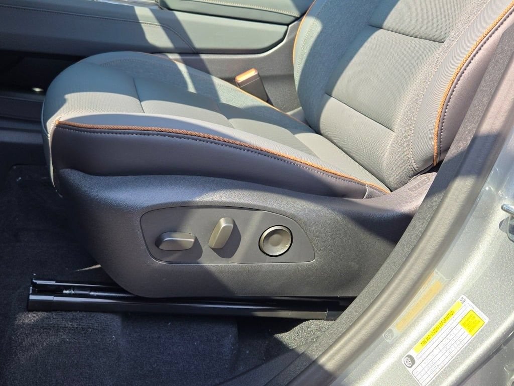 2027 GMC Acadia AT4 - Photo 24