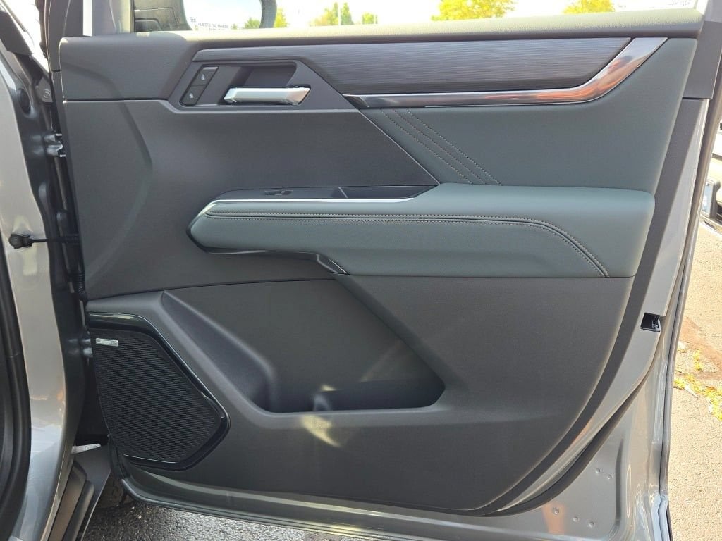2027 GMC Acadia AT4 - Photo 7