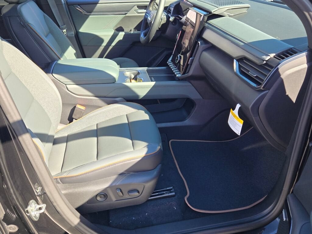 2027 GMC Acadia AT4