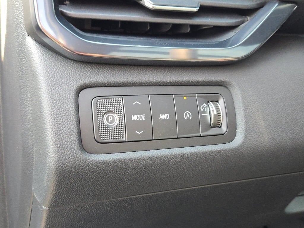 2027 GMC Acadia AT4