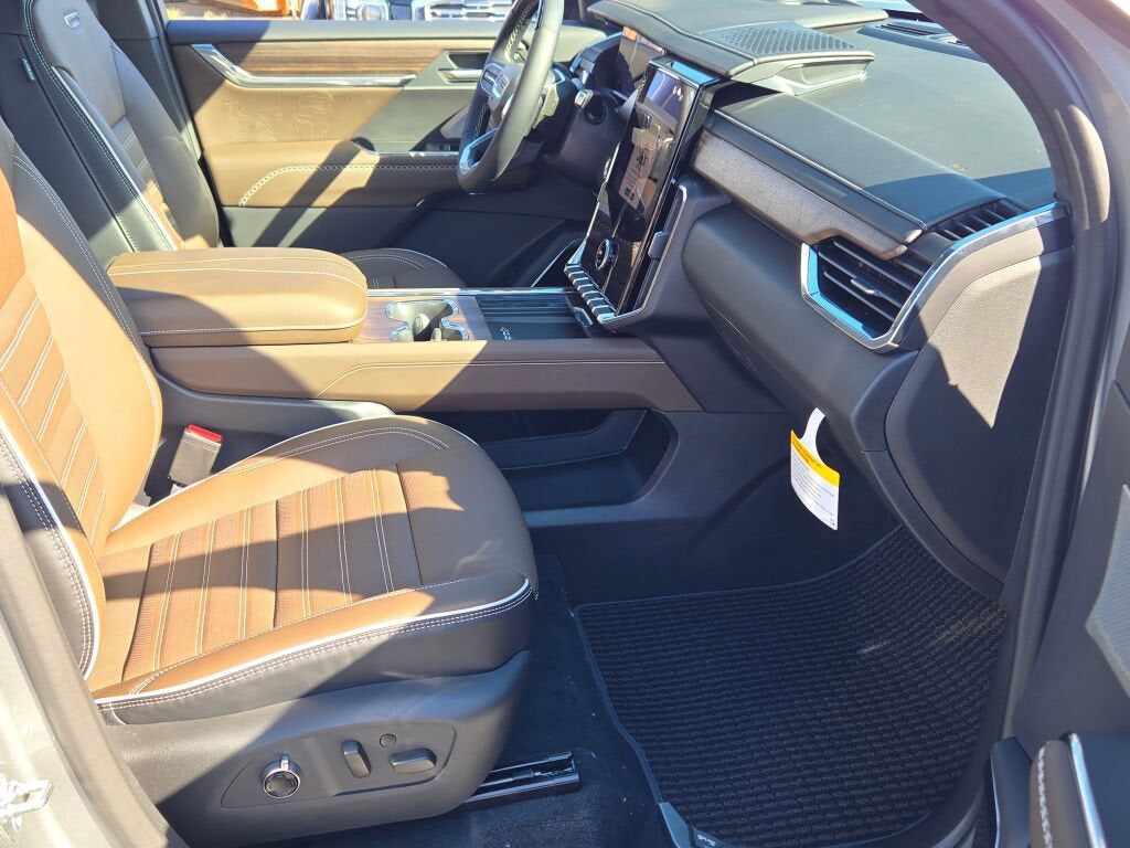 2027 GMC Acadia Denali Ultimate