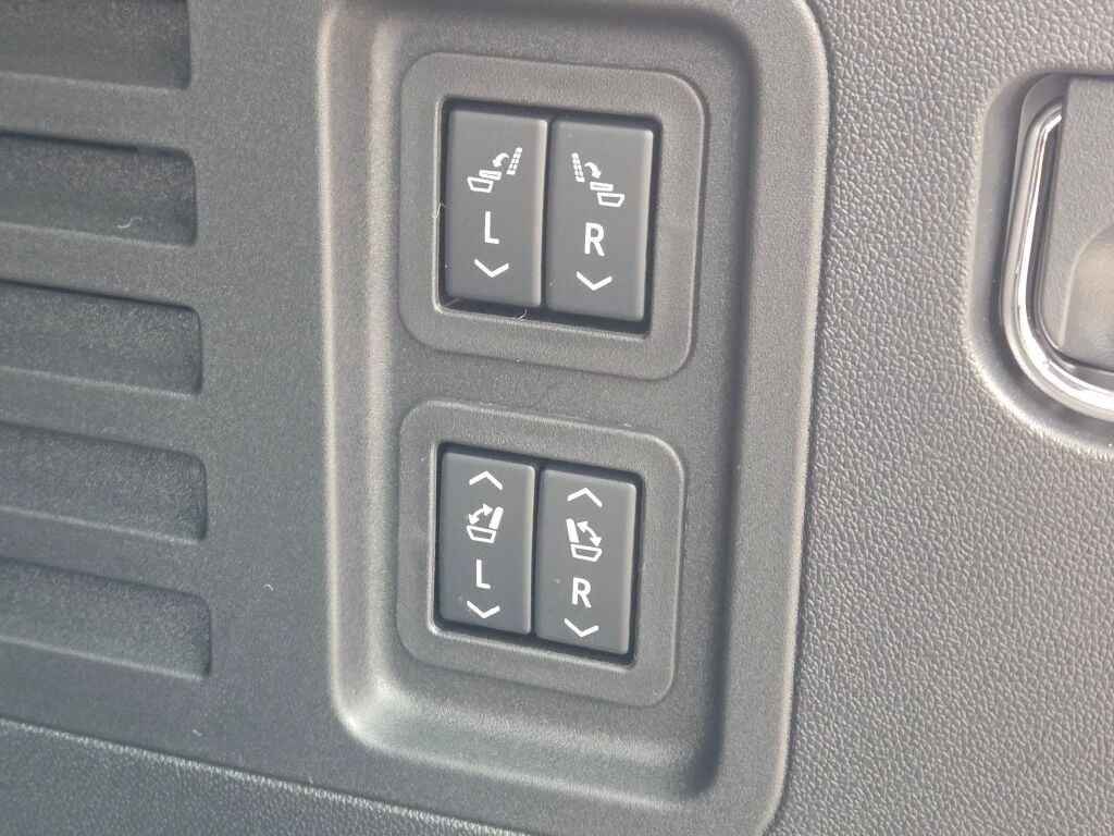 2027 GMC Acadia Denali Ultimate - Photo 17