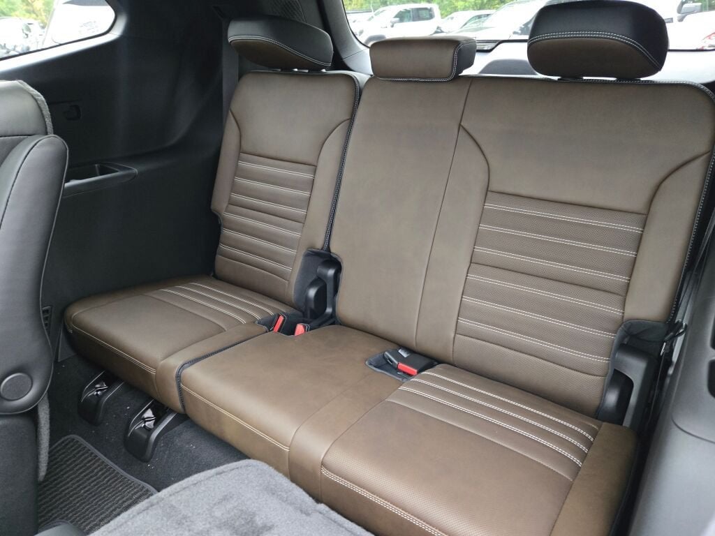 2027 GMC Acadia Denali Ultimate - Photo 18
