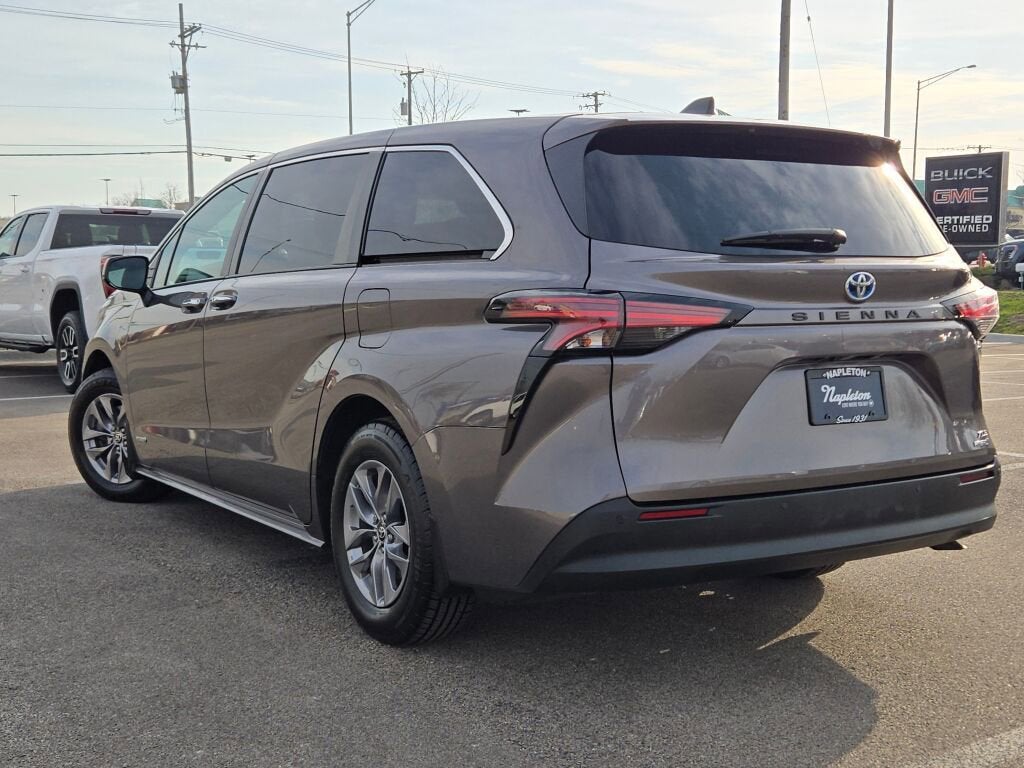 2021 Toyota Sienna XLE