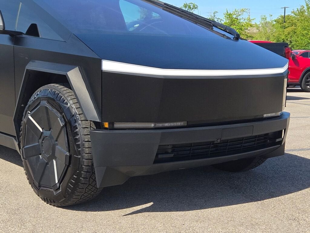Used 2024 Tesla Cybertruck Base with VIN 7G2CEHED1RA007752 for sale in Schaumburg, IL