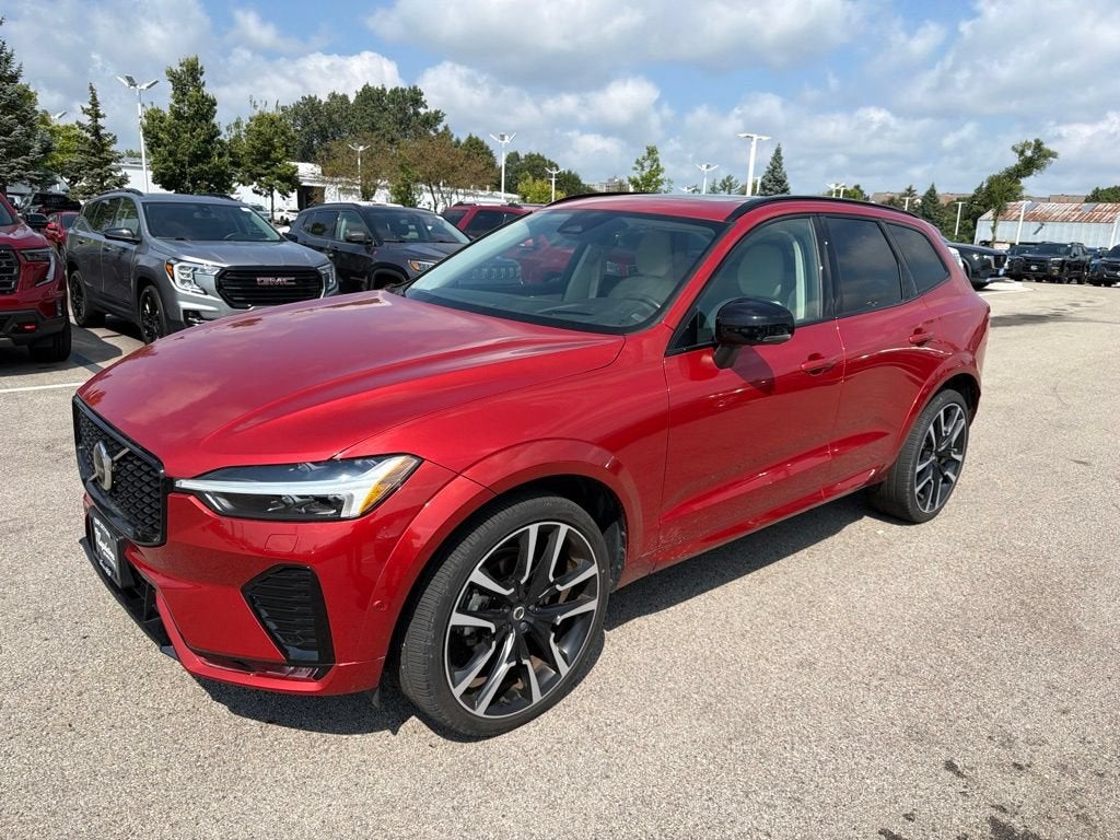 2024 Volvo XC60 B5 Ultimate Dark Theme