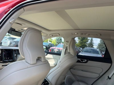 2024 Volvo XC60 B5 Ultimate Dark Theme