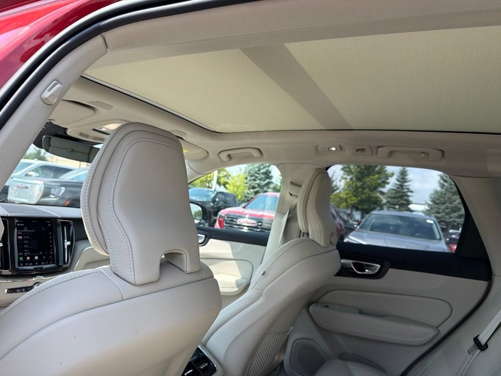 2024 Volvo XC60 B5 Ultimate Dark Theme