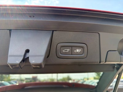 2024 Volvo XC60 B5 Ultimate Dark Theme