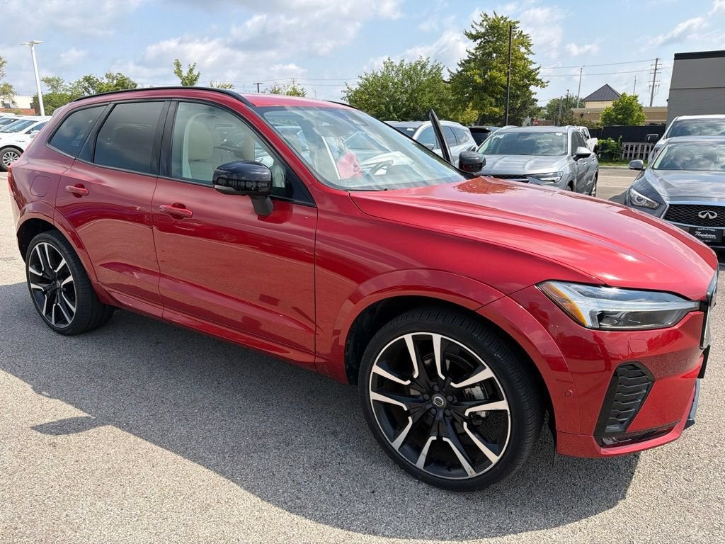 2024 Volvo XC60 B5 Ultimate Dark Theme