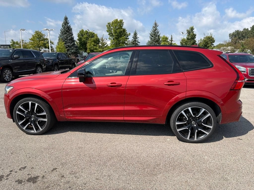 2024 Volvo XC60 B5 Ultimate Dark Theme
