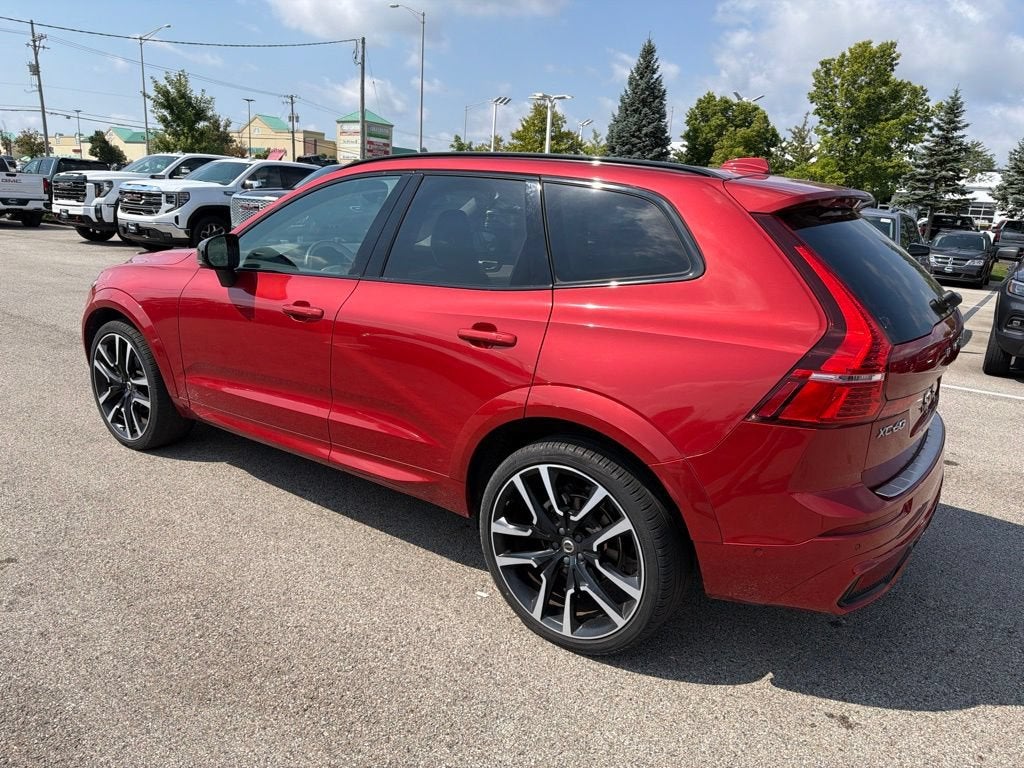 2024 Volvo XC60 B5 Ultimate Dark Theme