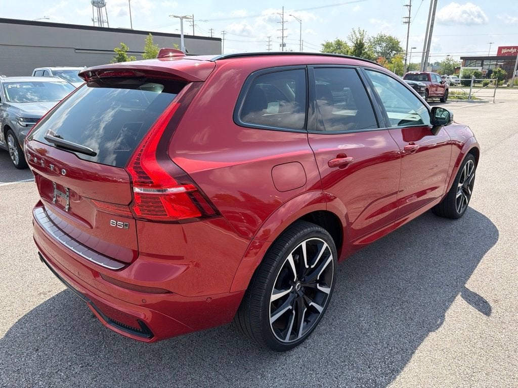 2024 Volvo XC60 B5 Ultimate Dark Theme