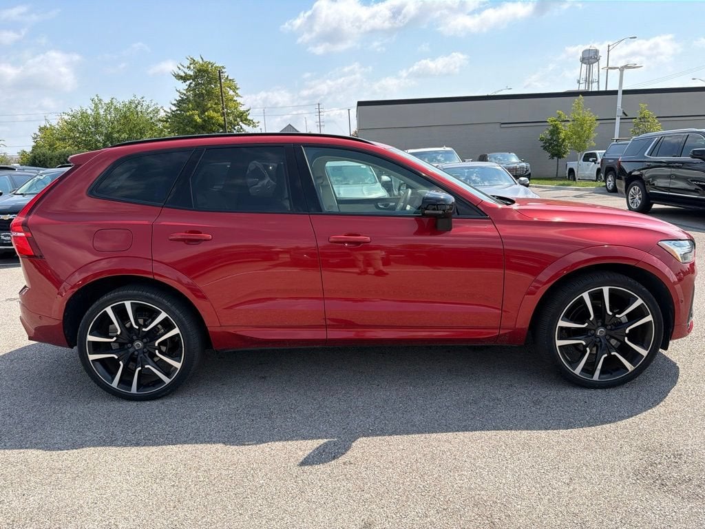 2024 Volvo XC60 B5 Ultimate Dark Theme