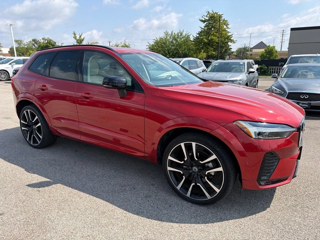2024 Volvo XC60 B5 Ultimate Dark Theme