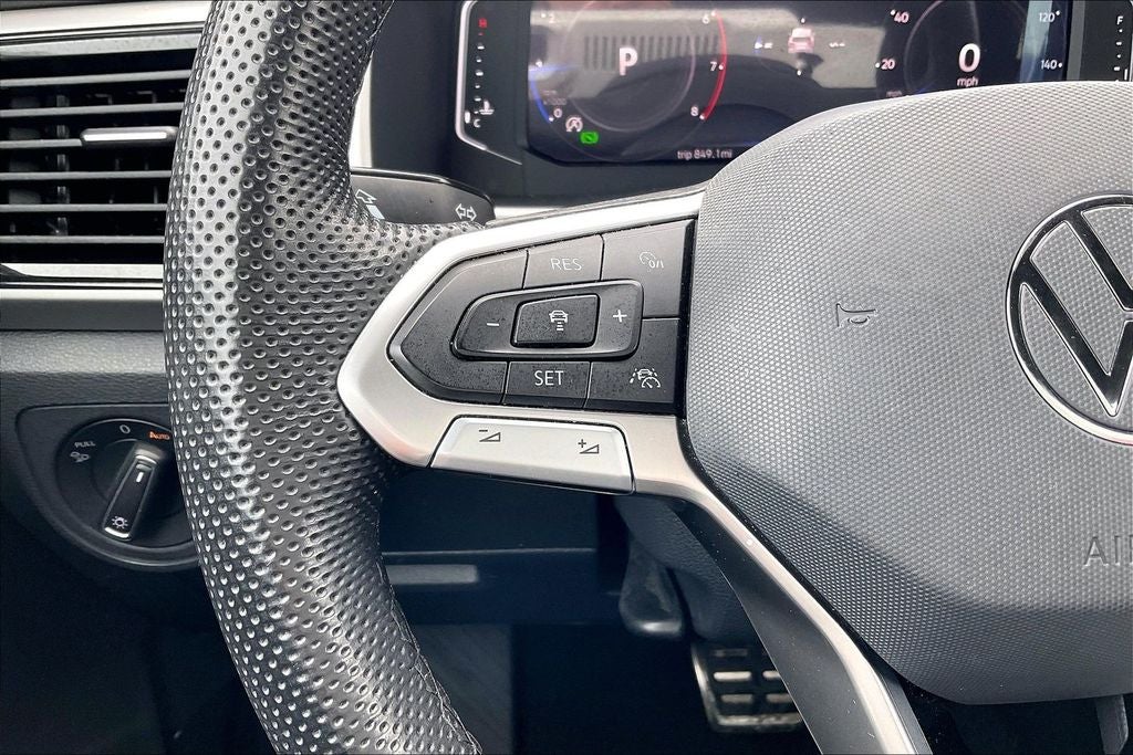 2023 Volkswagen Atlas Cross Sport 2.0T SEL R-Line