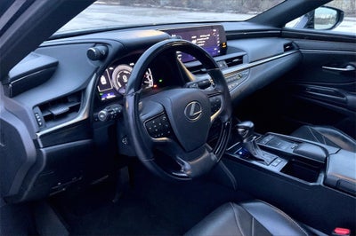 2019 Lexus ES 300h Luxury