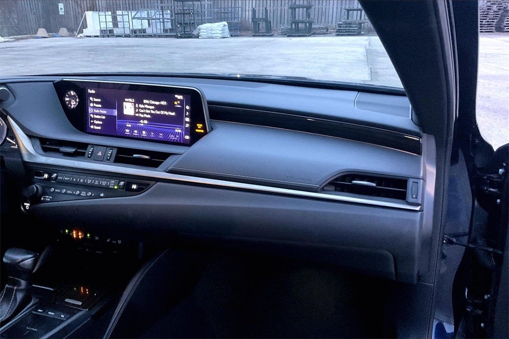 2019 Lexus ES 300h Luxury