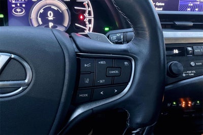 2019 Lexus ES 300h Luxury