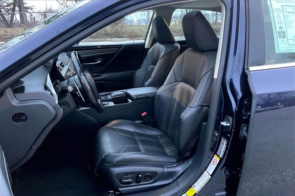 2019 Lexus ES 300h Luxury