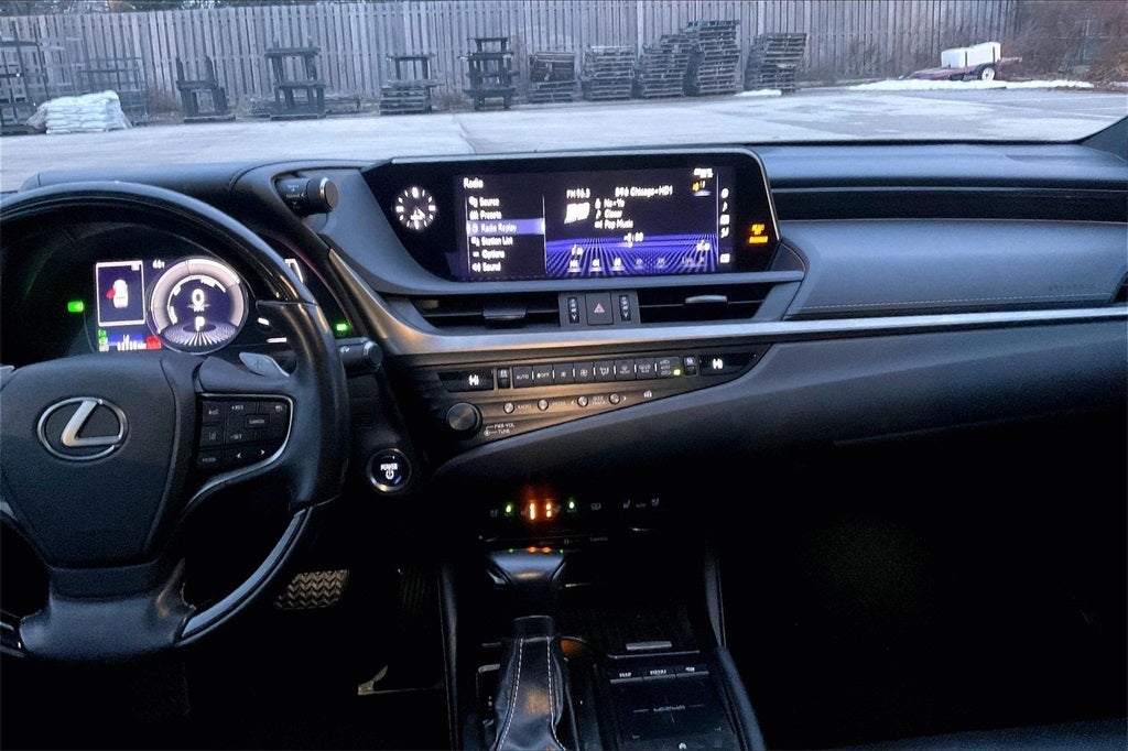 2019 Lexus ES 300h Luxury