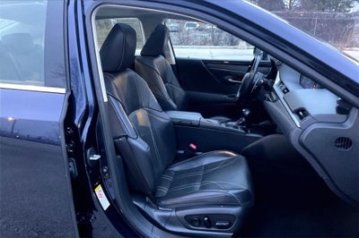 2019 Lexus ES 300h Luxury