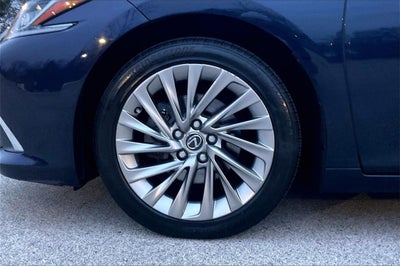 2019 Lexus ES 300h Luxury