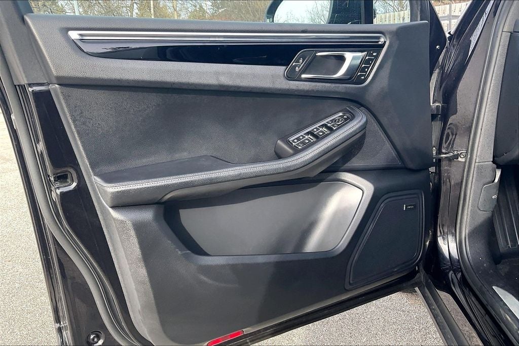 2022 Porsche Macan S