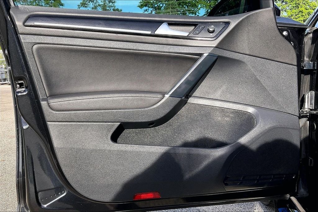 2019 Volkswagen Golf R DCC & Navigation 4Motion