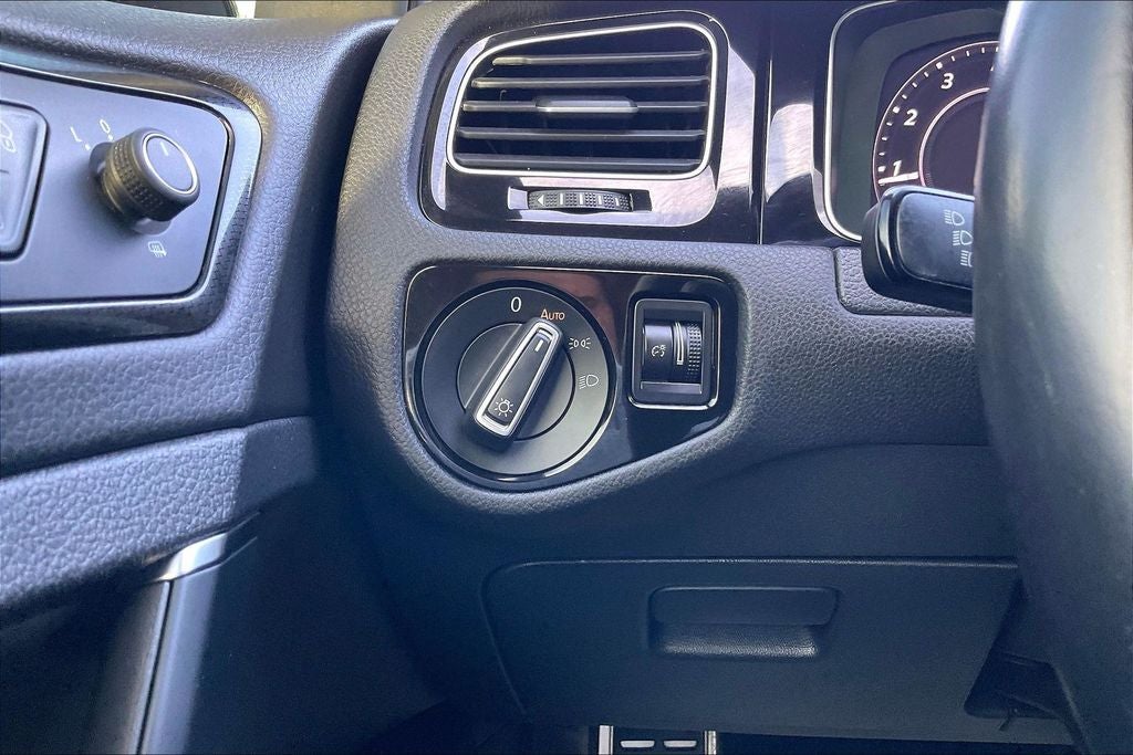 2019 Volkswagen Golf R DCC & Navigation 4Motion