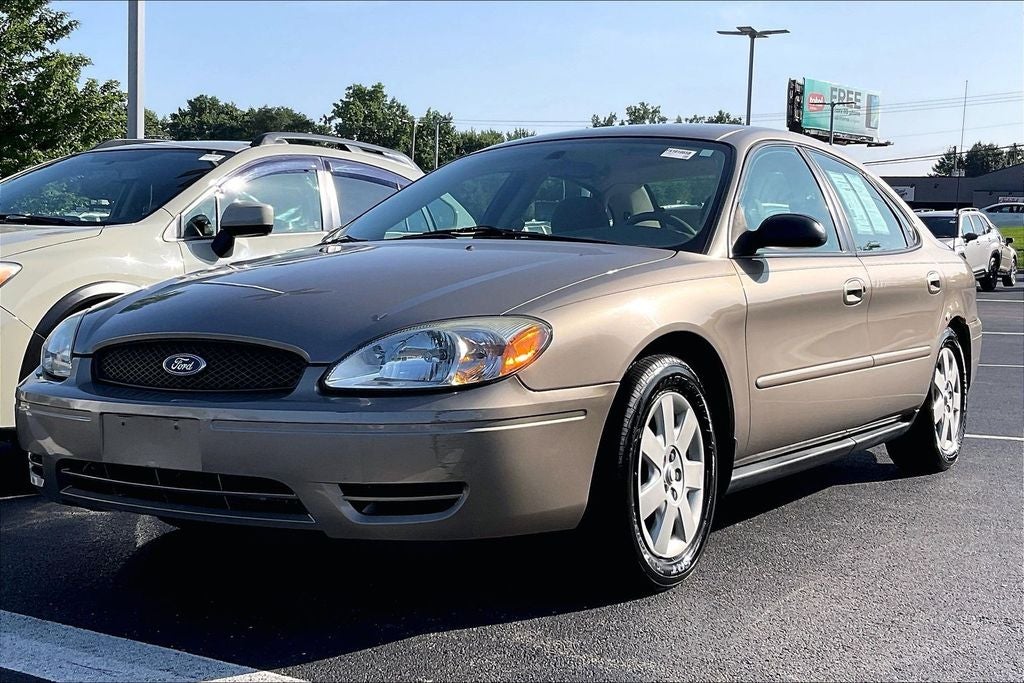 2005 Ford Taurus SE