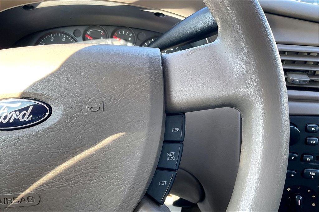 2005 Ford Taurus SE