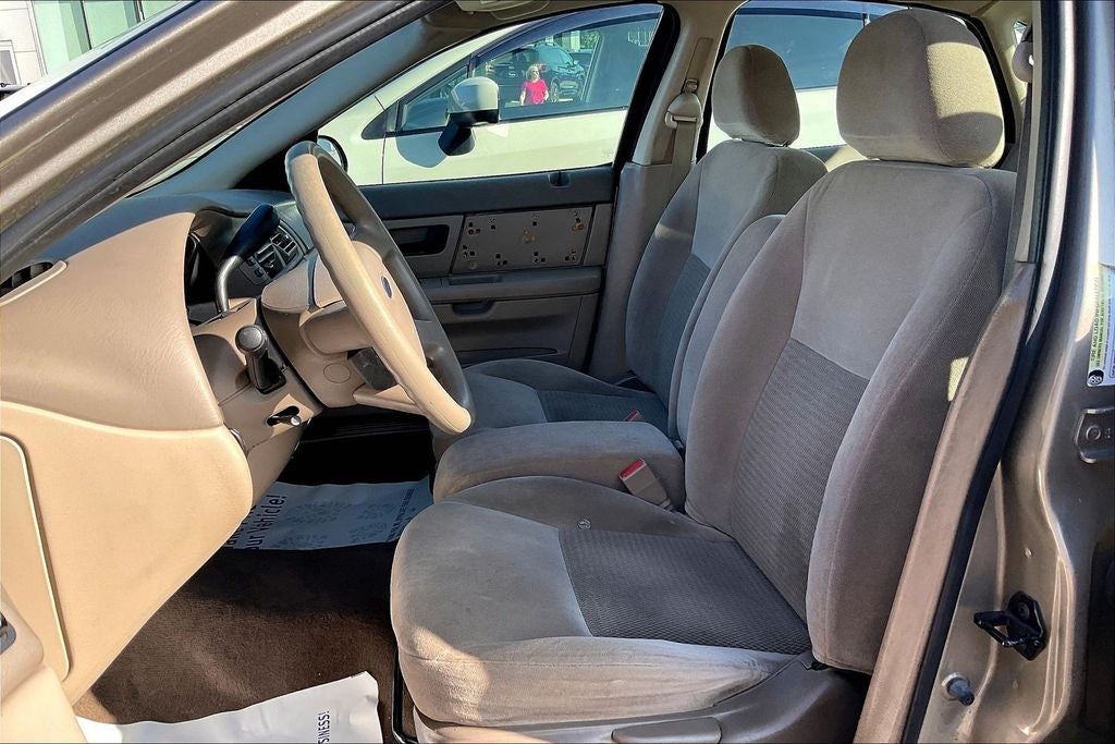 2005 Ford Taurus SE