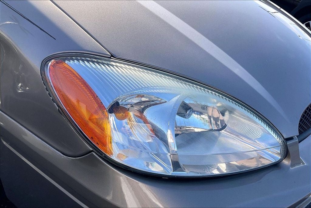 2005 Ford Taurus SE