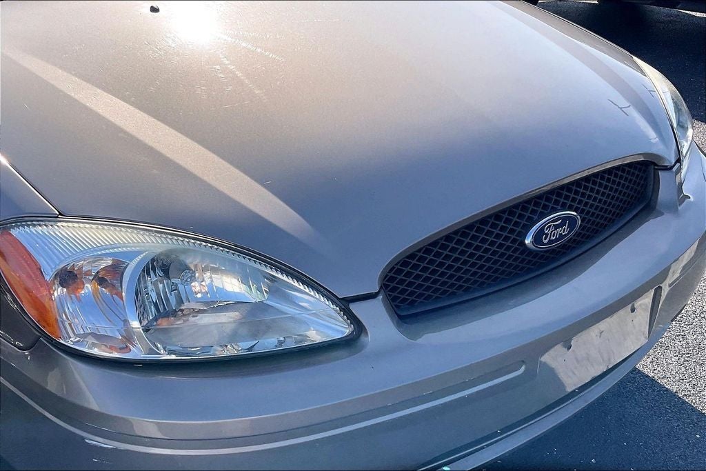 2005 Ford Taurus SE