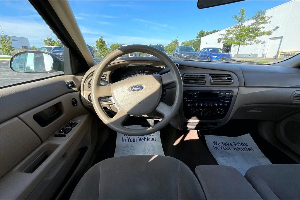 2005 Ford Taurus SE