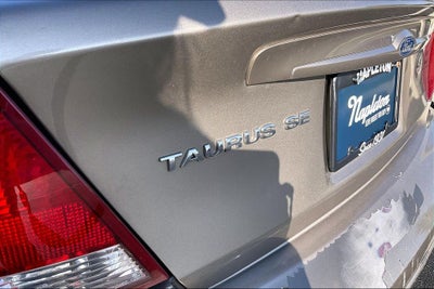 2005 Ford Taurus SE