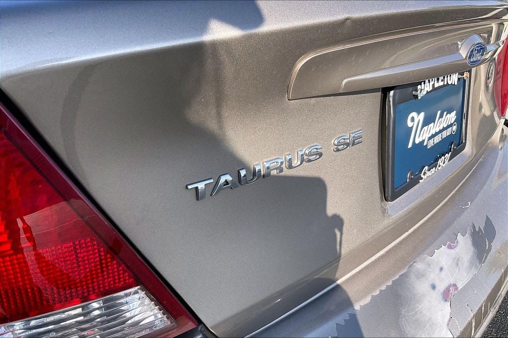 2005 Ford Taurus SE
