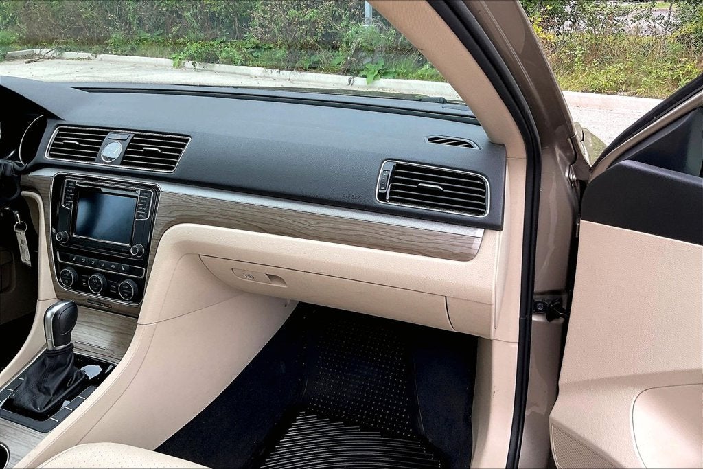 2016 Volkswagen Passat 1.8T SE
