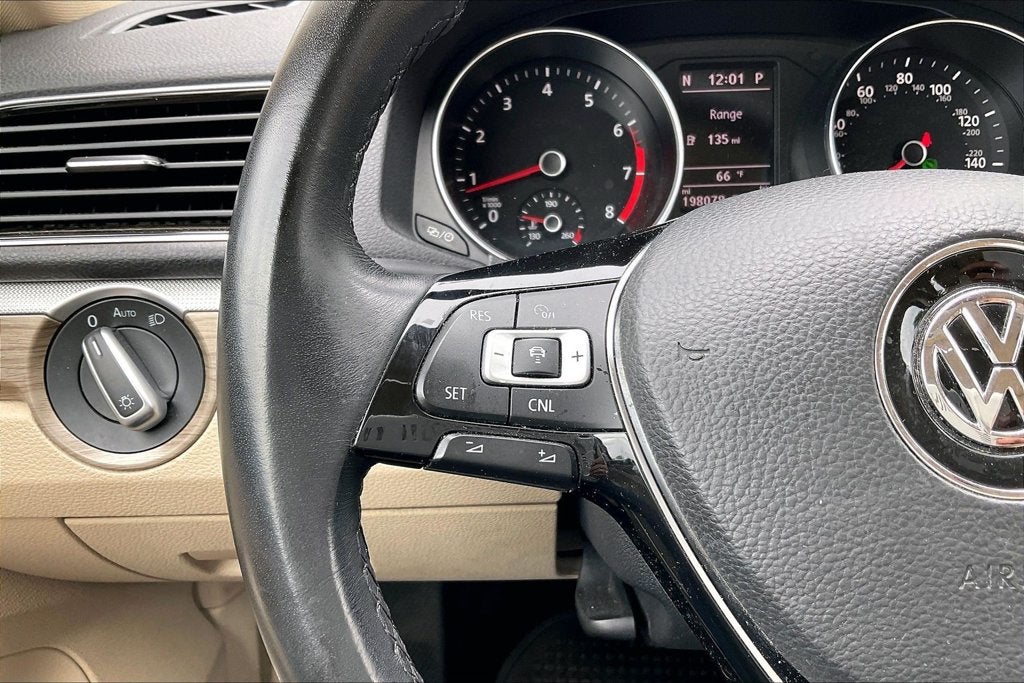 2016 Volkswagen Passat 1.8T SE