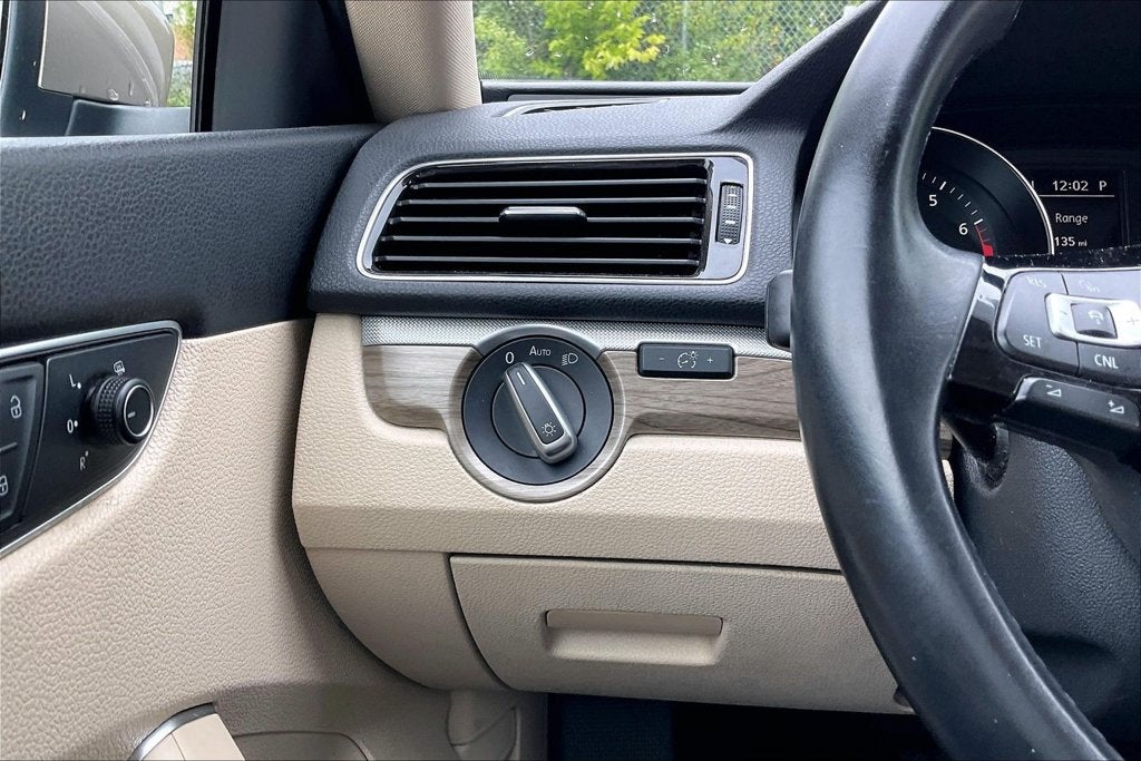 2016 Volkswagen Passat 1.8T SE