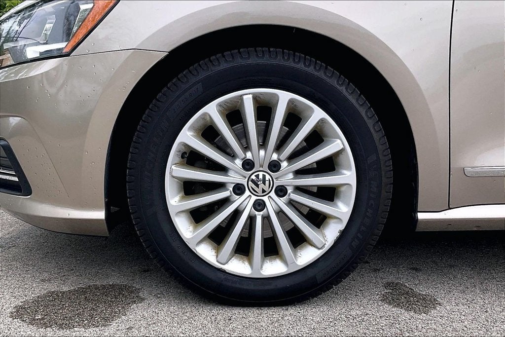 2016 Volkswagen Passat 1.8T SE