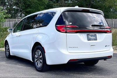 2022 Chrysler Pacifica Hybrid Touring L