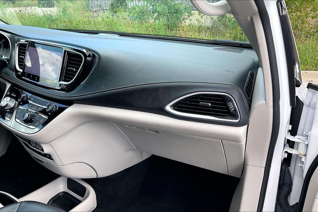 2022 Chrysler Pacifica Hybrid Touring L