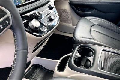 2022 Chrysler Pacifica Hybrid Touring L