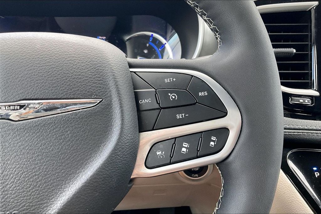 2022 Chrysler Pacifica Hybrid Touring L