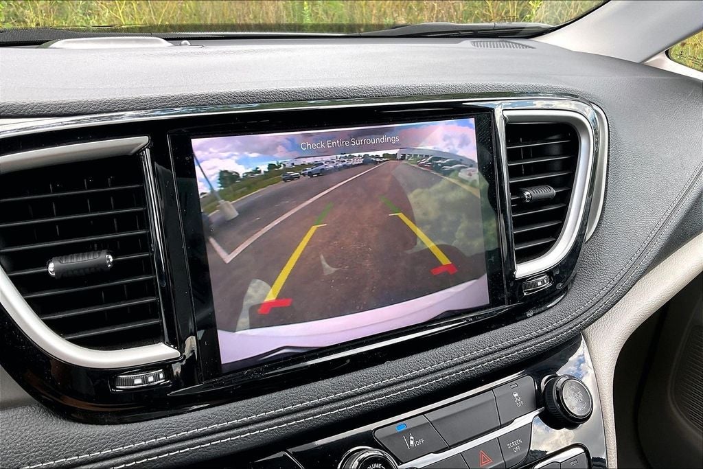 2022 Chrysler Pacifica Hybrid Touring L
