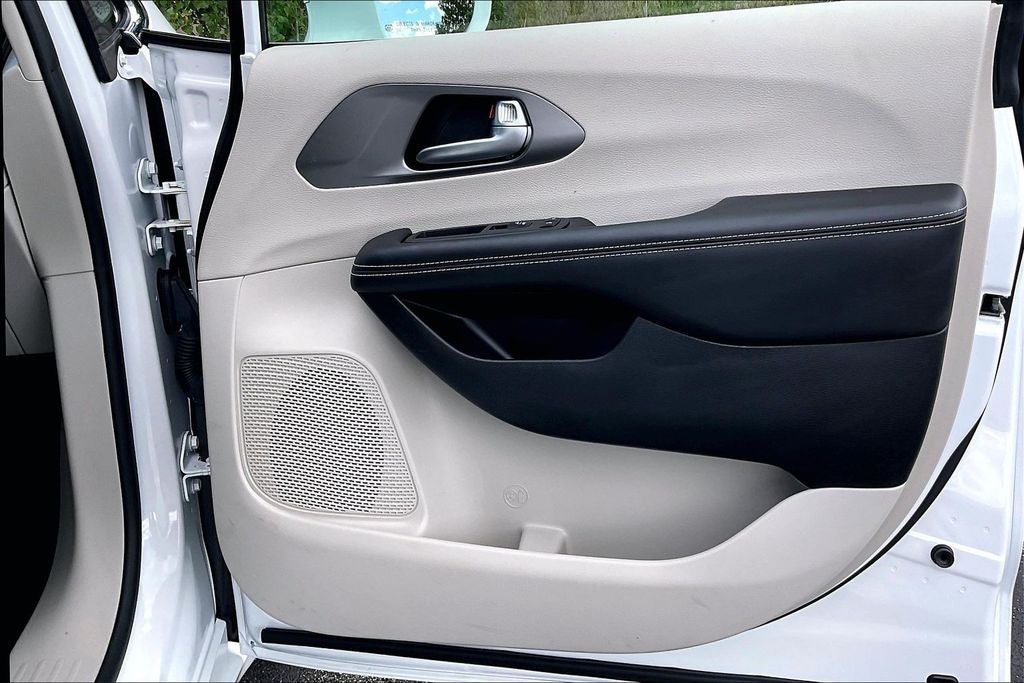 2022 Chrysler Pacifica Hybrid Touring L
